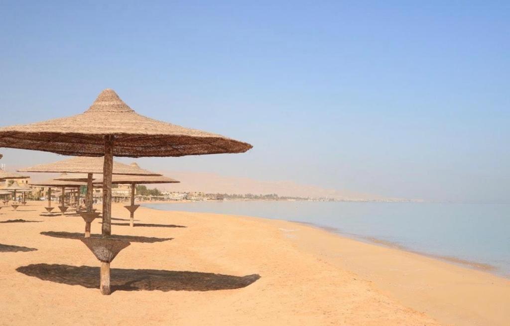 A Sea View Spacious Cheering 5 Bedroom Villa Ain Sokhna "Ain Bay" فيلا كاملة للإيجار قرية العين باي アインソフナ エクステリア 写真