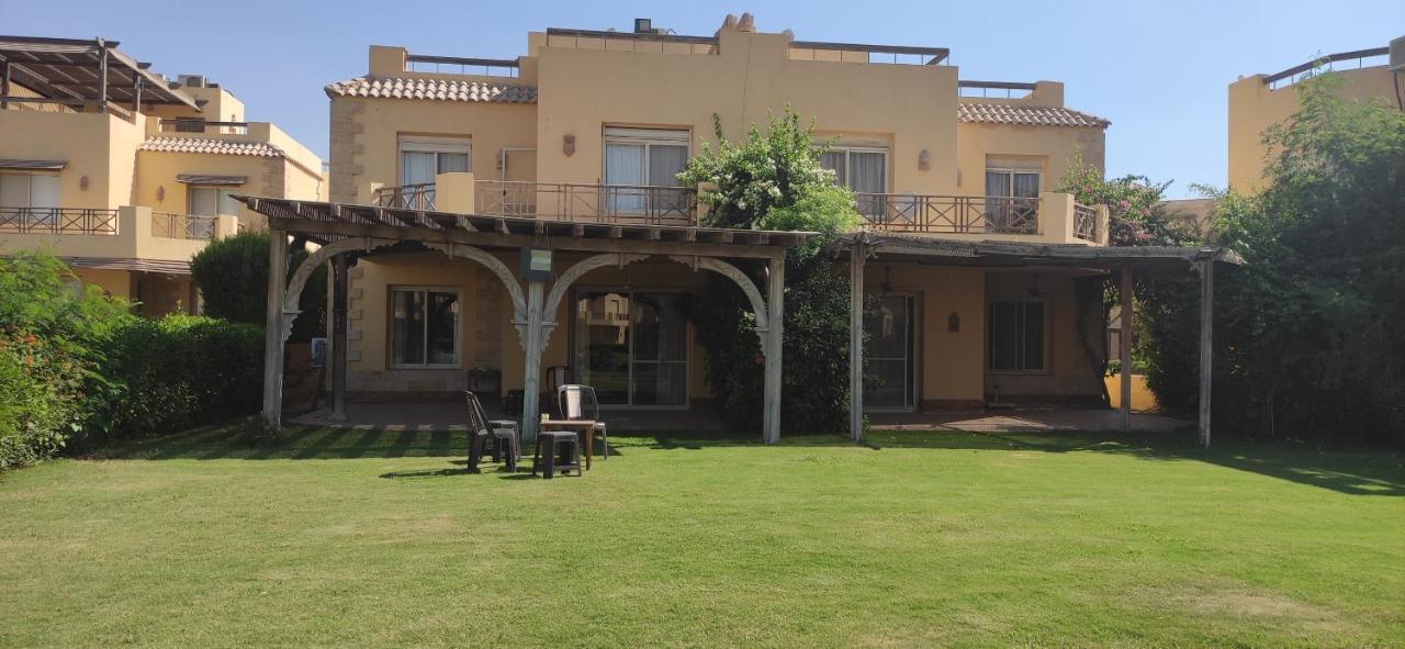 A Sea View Spacious Cheering 5 Bedroom Villa Ain Sokhna "Ain Bay" فيلا كاملة للإيجار قرية العين باي アインソフナ エクステリア 写真