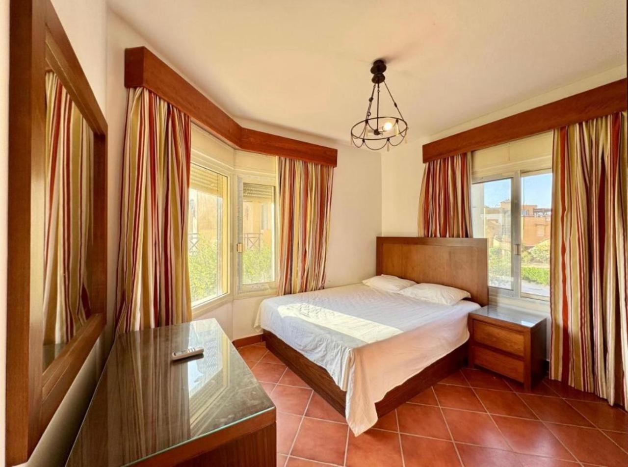 A Sea View Spacious Cheering 5 Bedroom Villa Ain Sokhna "Ain Bay" فيلا كاملة للإيجار قرية العين باي アインソフナ エクステリア 写真