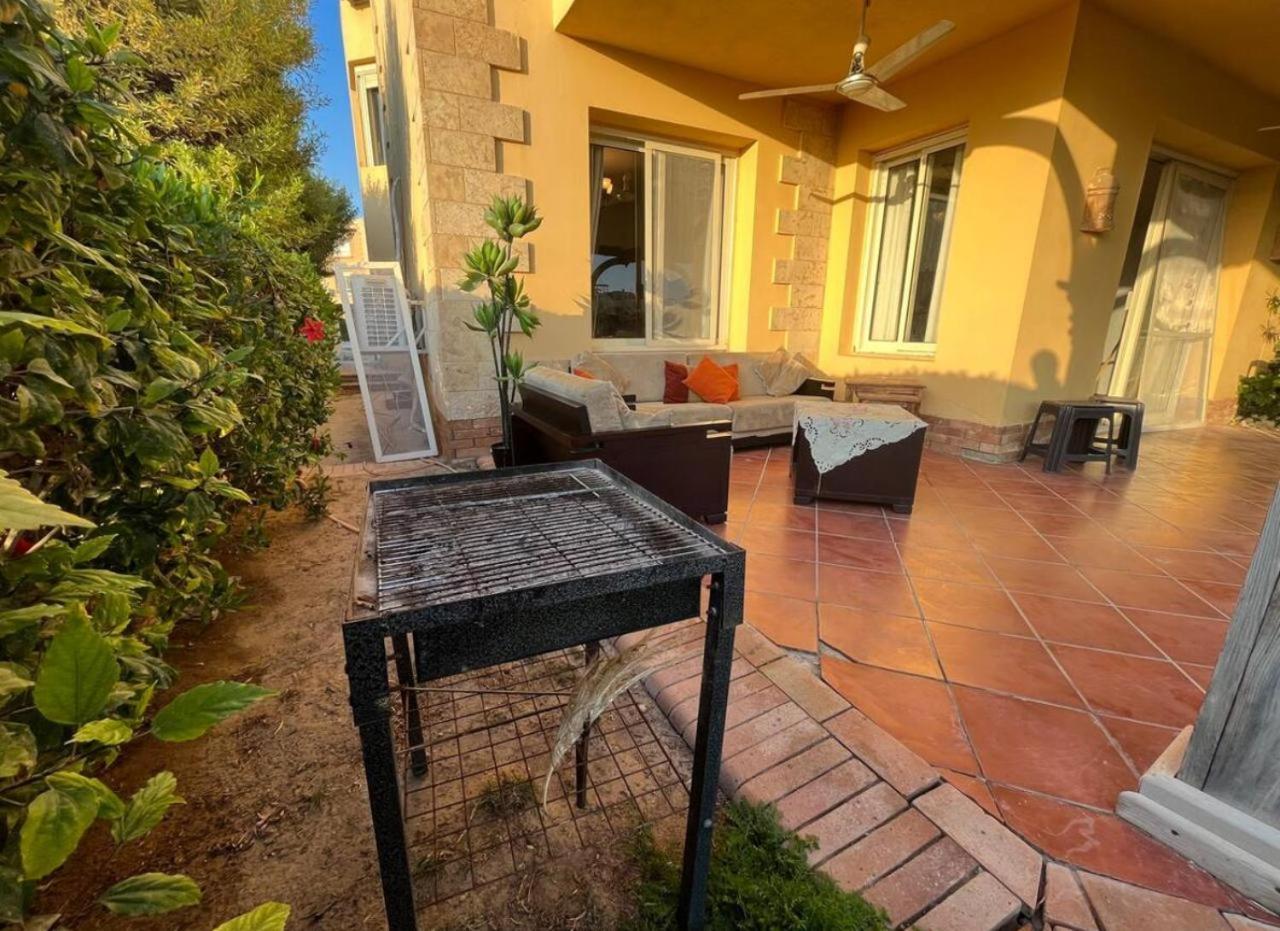 A Sea View Spacious Cheering 5 Bedroom Villa Ain Sokhna "Ain Bay" فيلا كاملة للإيجار قرية العين باي アインソフナ エクステリア 写真