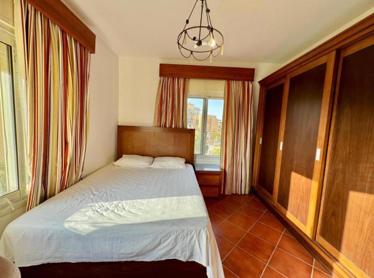A Sea View Spacious Cheering 5 Bedroom Villa Ain Sokhna "Ain Bay" فيلا كاملة للإيجار قرية العين باي アインソフナ エクステリア 写真